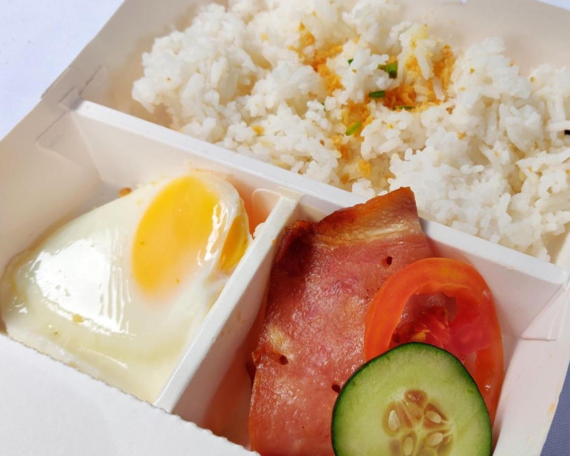 Reddoorz Premium Near Greenbelt Makati - Vaccinated Staff Makati City Eksteriør bilde
