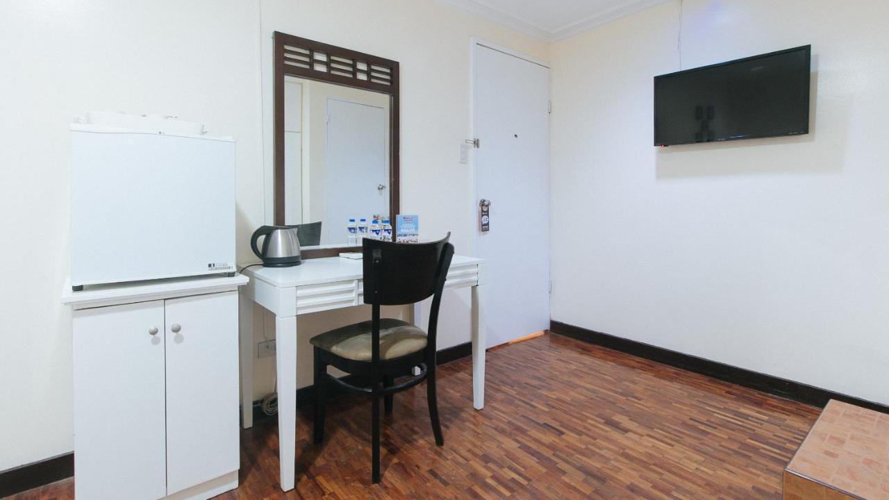 Reddoorz Premium Near Greenbelt Makati - Vaccinated Staff Makati City Eksteriør bilde