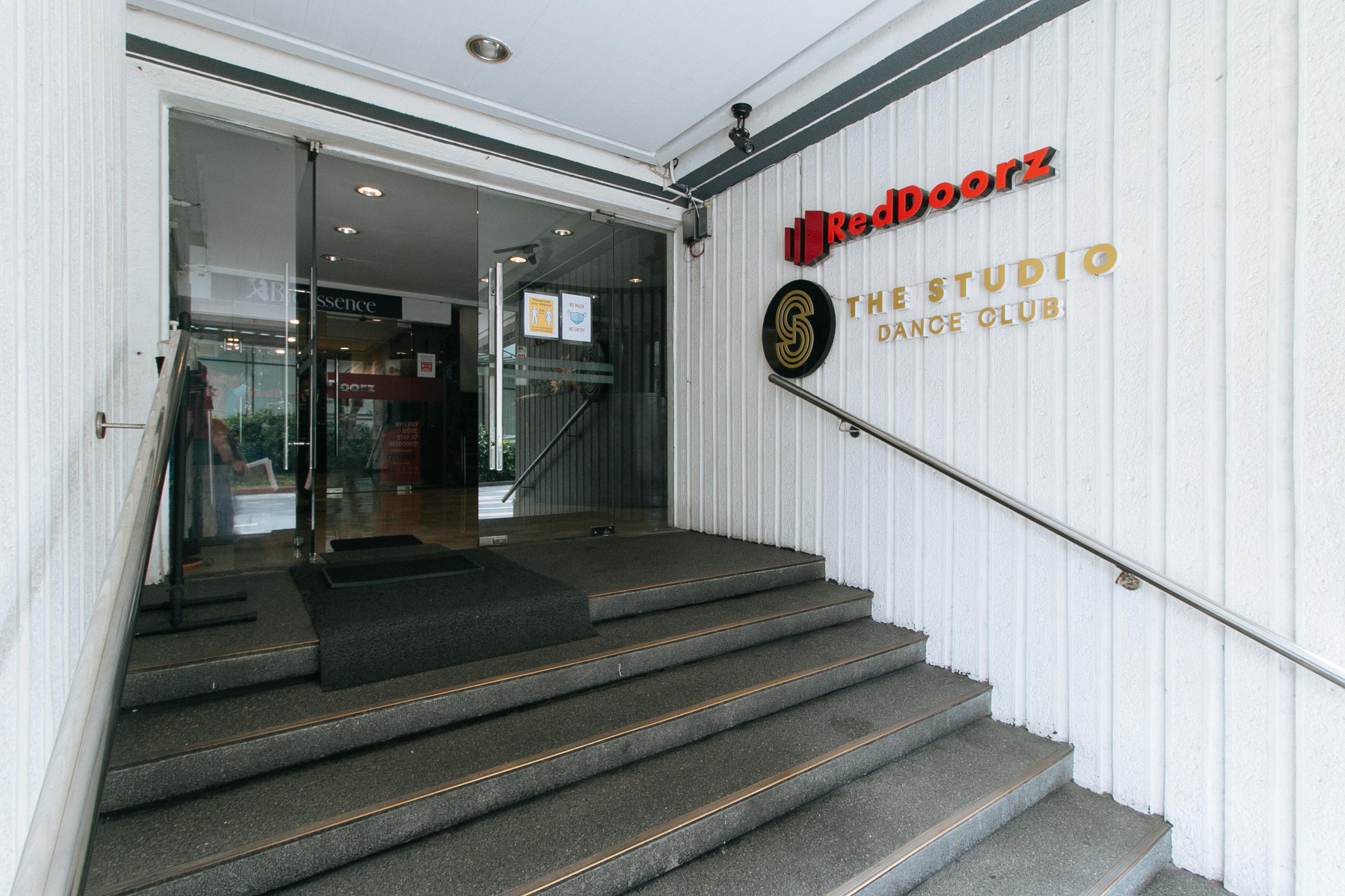 Reddoorz Premium Near Greenbelt Makati - Vaccinated Staff Makati City Eksteriør bilde