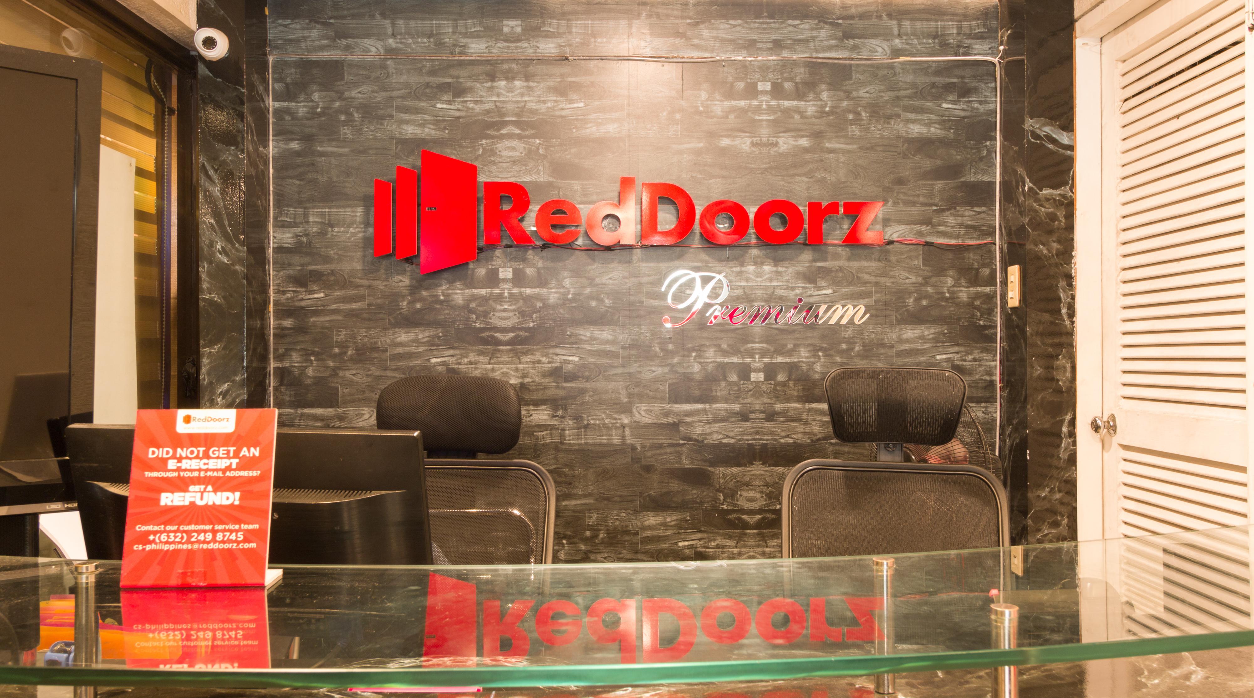 Reddoorz Premium Near Greenbelt Makati - Vaccinated Staff Makati City Eksteriør bilde